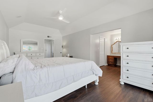 388 Timberline Court, Hanford, CA 93230