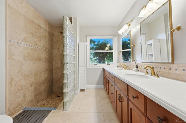 388 Timberline Court, Hanford, CA 93230