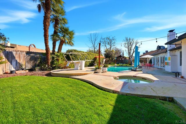 388 Timberline Court, Hanford, CA 93230