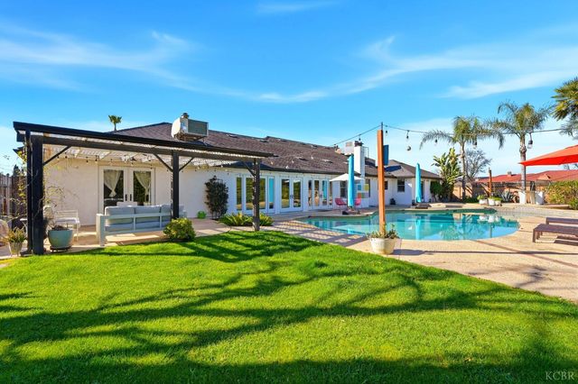 388 Timberline Court, Hanford, CA 93230