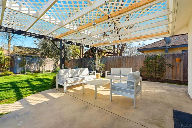 388 Timberline Court, Hanford, CA 93230