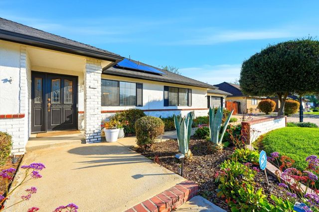 388 Timberline Court, Hanford, CA 93230