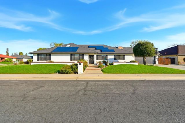 388 Timberline Court, Hanford, CA 93230