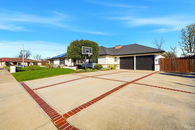 388 Timberline Court, Hanford, CA 93230