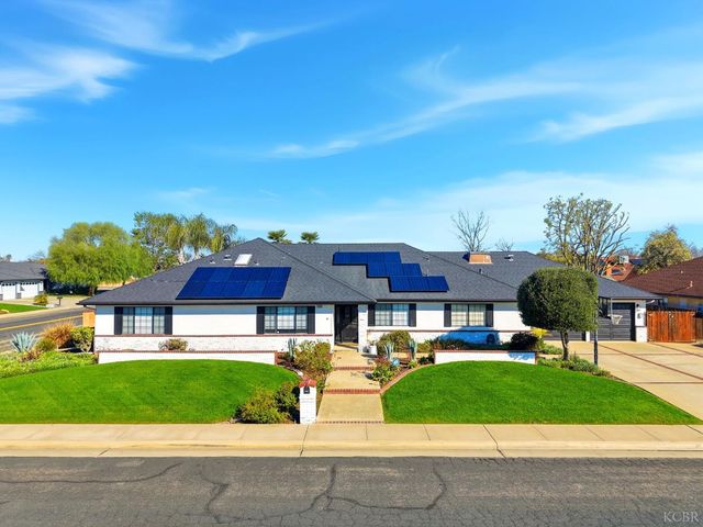 388 Timberline Court, Hanford, CA 93230