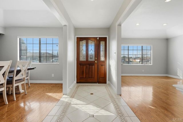 388 Timberline Court, Hanford, CA 93230