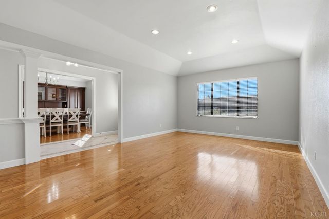 388 Timberline Court, Hanford, CA 93230