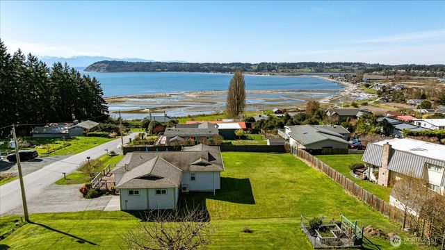 2745 Evening Glory Court, Clinton, WA 98236