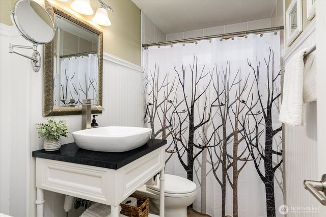 2745 Evening Glory Court, Clinton, WA 98236