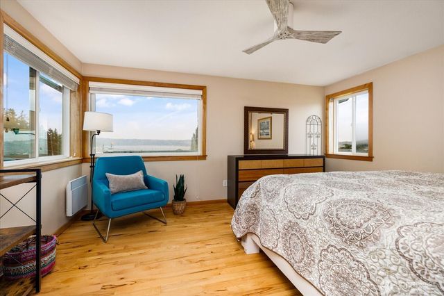 2745 Evening Glory Court, Clinton, WA 98236