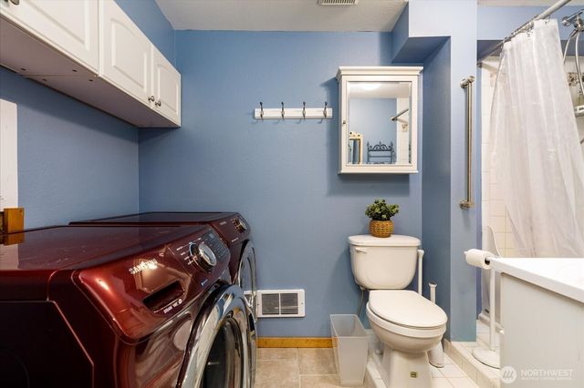 2745 Evening Glory Court, Clinton, WA 98236