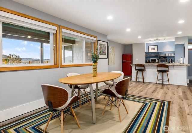 2745 Evening Glory Court, Clinton, WA 98236