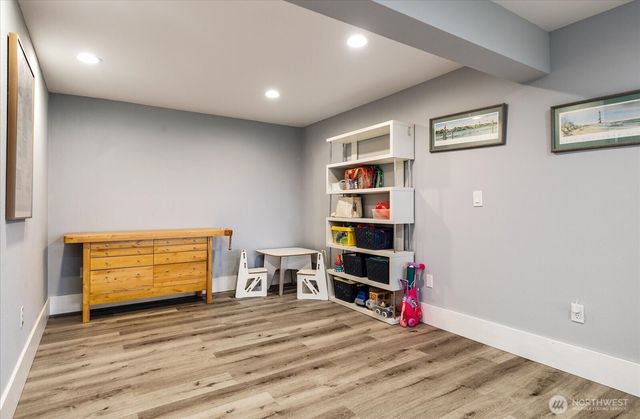 2745 Evening Glory Court, Clinton, WA 98236