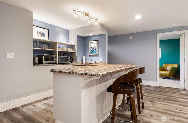 2745 Evening Glory Court, Clinton, WA 98236