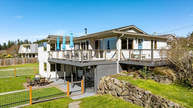 2745 Evening Glory Court, Clinton, WA 98236