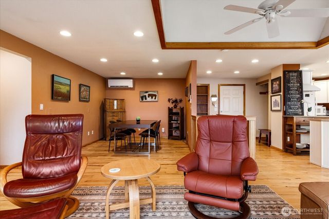 2745 Evening Glory Court, Clinton, WA 98236