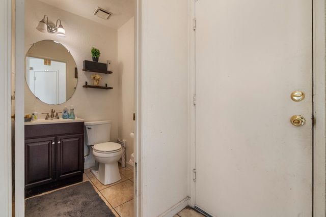 916 Fall River Dr, Modesto, CA 95351