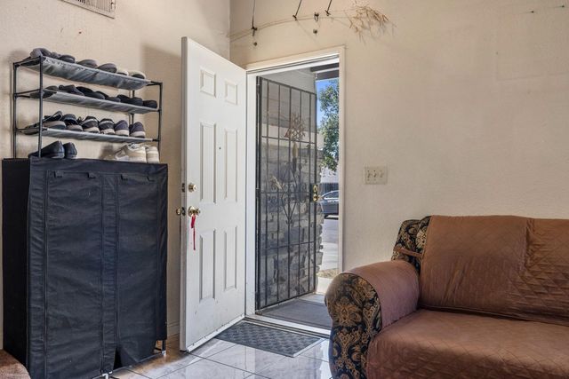 916 Fall River Dr, Modesto, CA 95351
