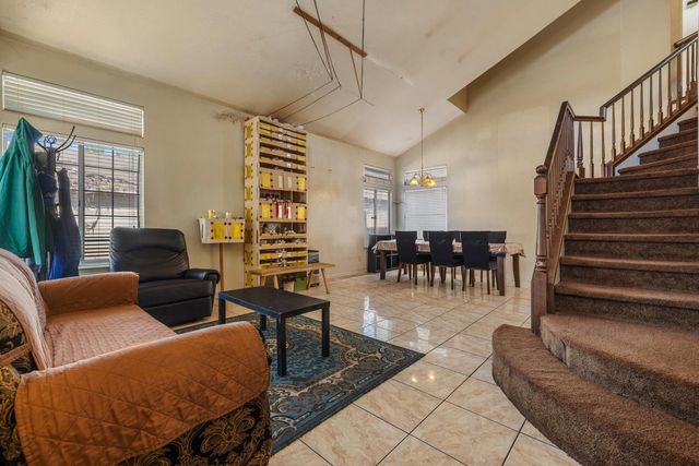 916 Fall River Dr, Modesto, CA 95351