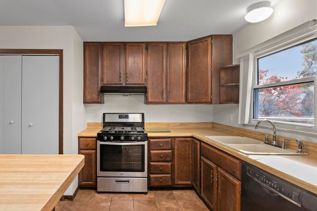 2303 Worthington Drive, Valparaiso, IN 46383