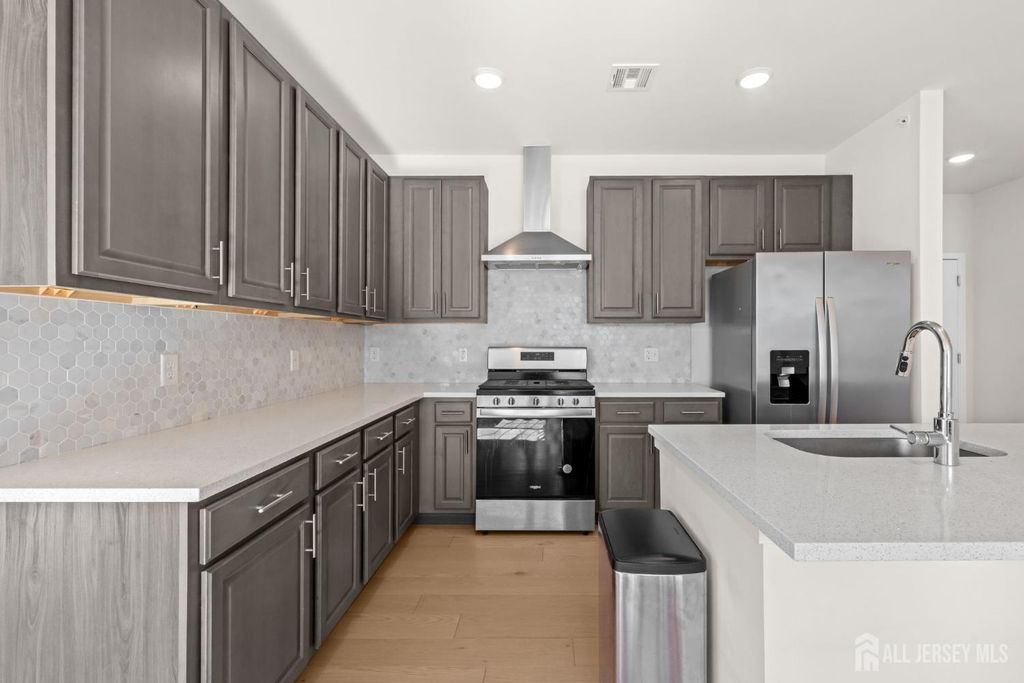 644 Lorhan Drive, Piscataway, NJ 08854