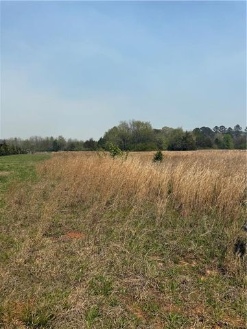 38 Ravenfield Road, Taylorsville, GA 30178