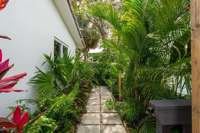 6040 SW 14th Street, Plantation, FL 33317