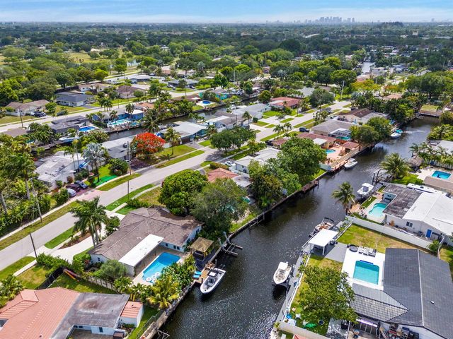 6040 SW 14th Street, Plantation, FL 33317