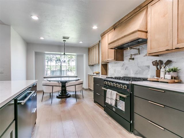 1301 Mary Lee Lane, Edmond, OK 73034