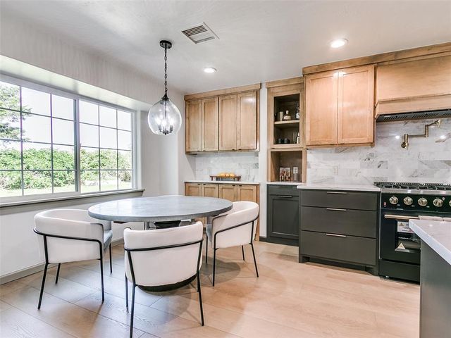 1301 Mary Lee Lane, Edmond, OK 73034