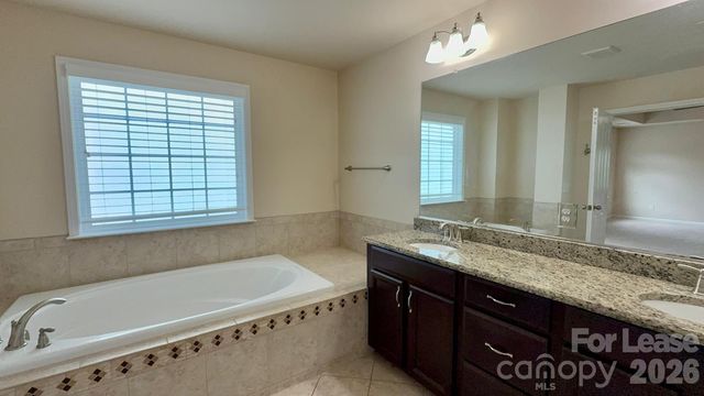 1009 Providence Forest Drive, Matthews, NC 28104