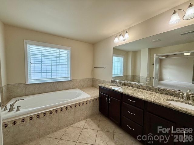 1009 Providence Forest Drive, Matthews, NC 28104
