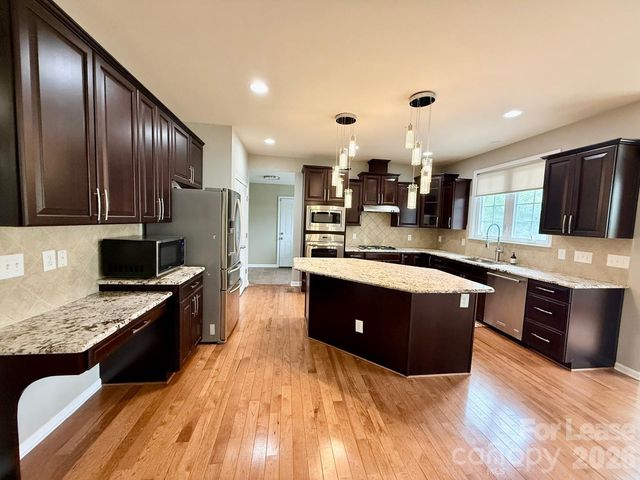 1009 Providence Forest Drive, Matthews, NC 28104