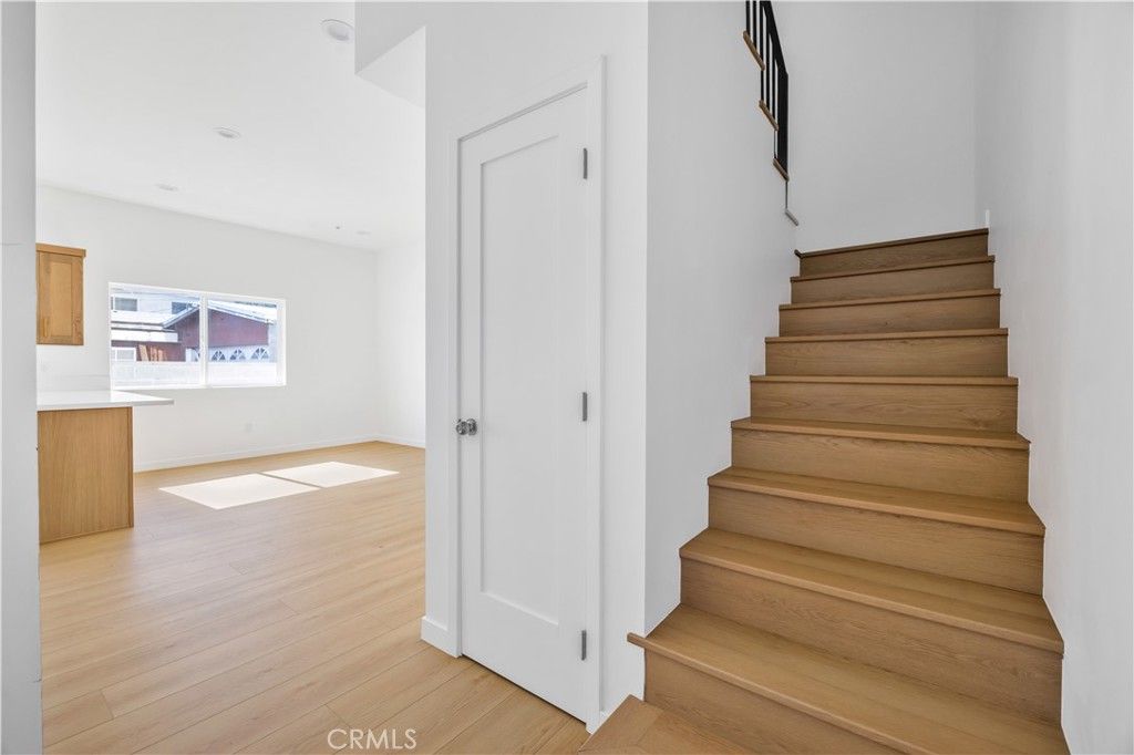 Image 12 of property listing at 10905 Dalerose Avenue, Inglewood, CA 90304