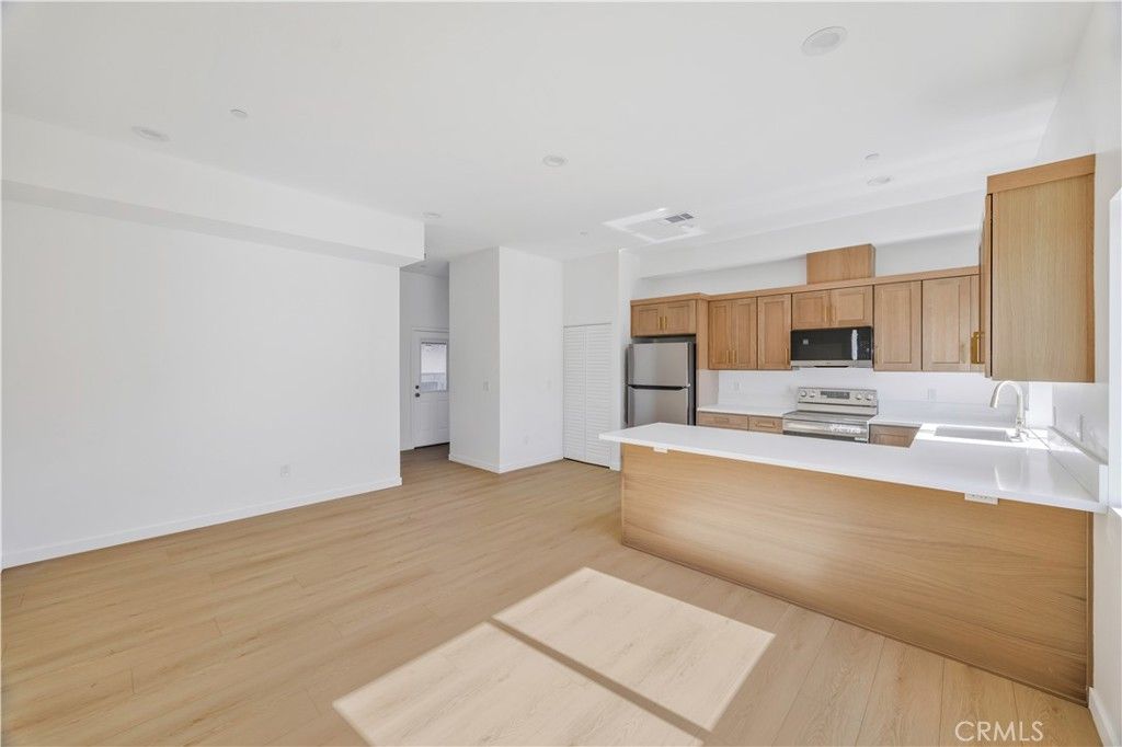 Image 18 of property listing at 10905 Dalerose Avenue, Inglewood, CA 90304