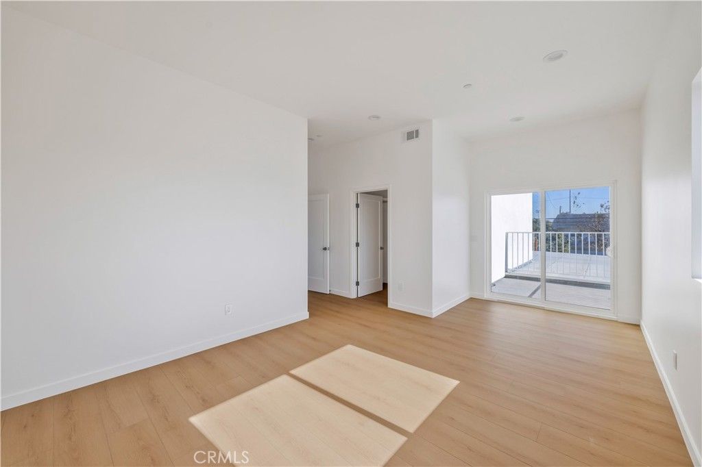 Image 21 of property listing at 10905 Dalerose Avenue, Inglewood, CA 90304