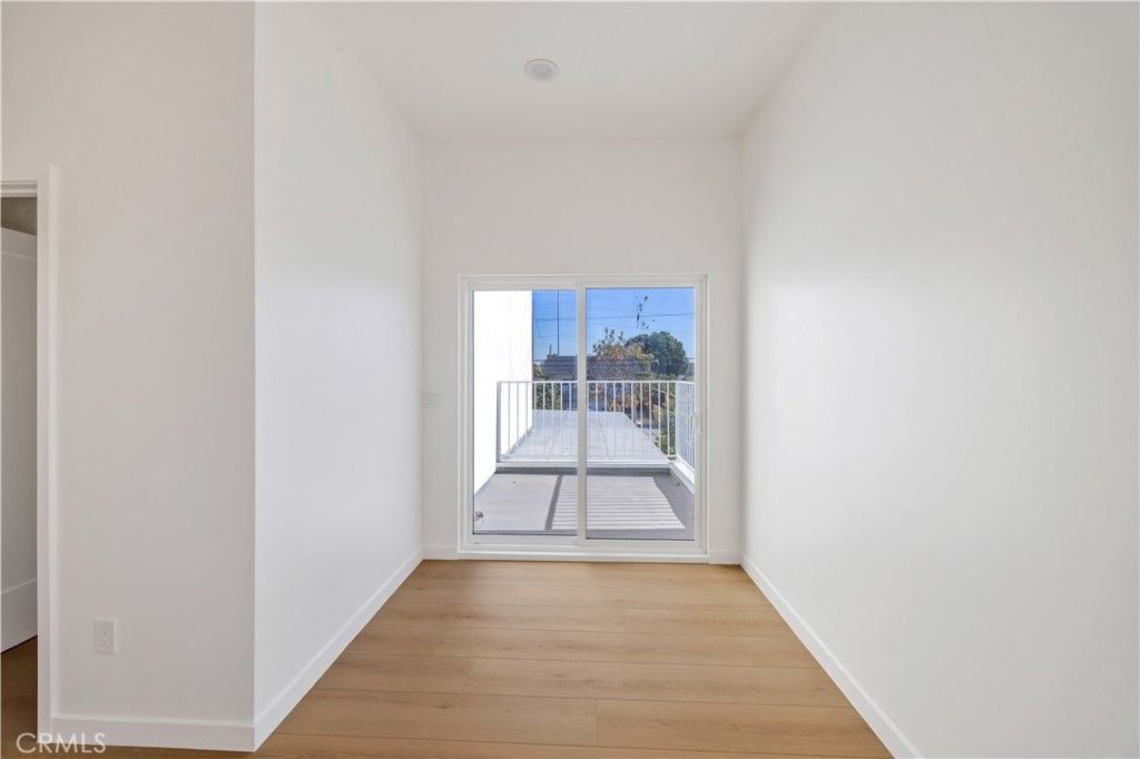 Image 22 of property listing at 10905 Dalerose Avenue, Inglewood, CA 90304