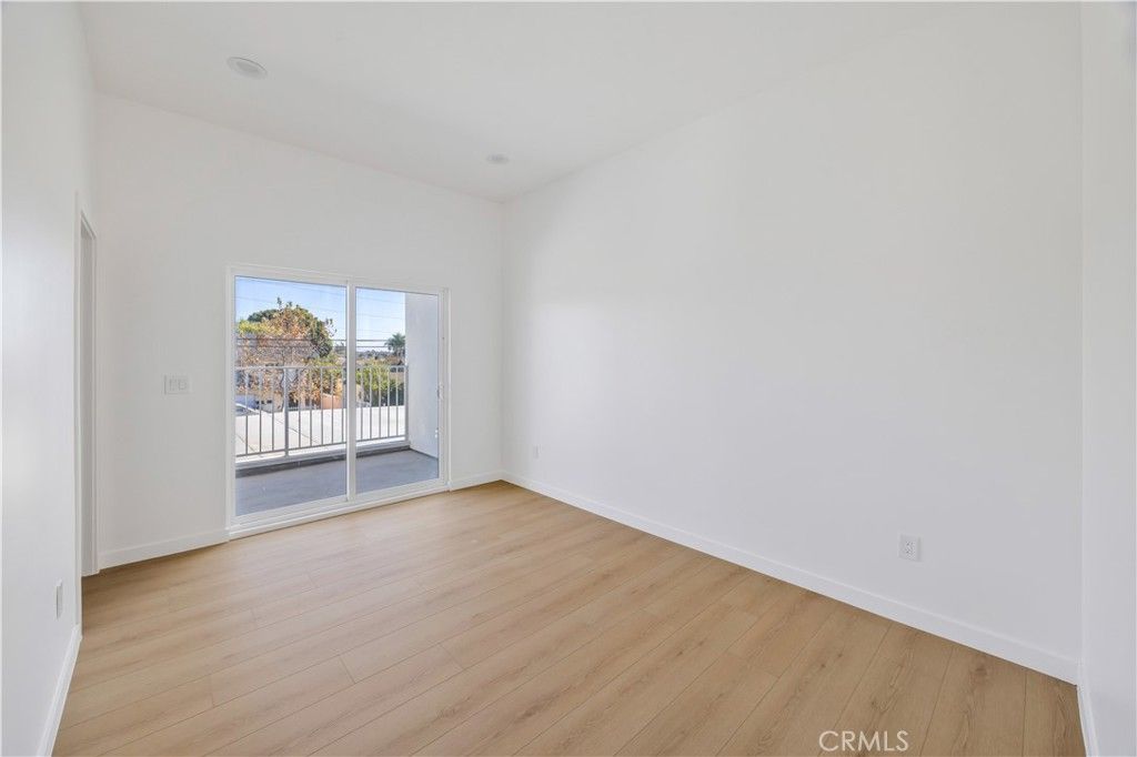 Image 24 of property listing at 10905 Dalerose Avenue, Inglewood, CA 90304