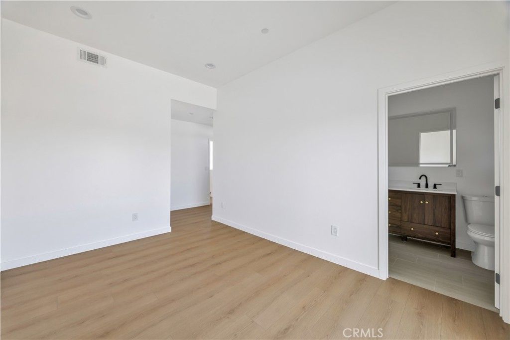 Image 25 of property listing at 10905 Dalerose Avenue, Inglewood, CA 90304