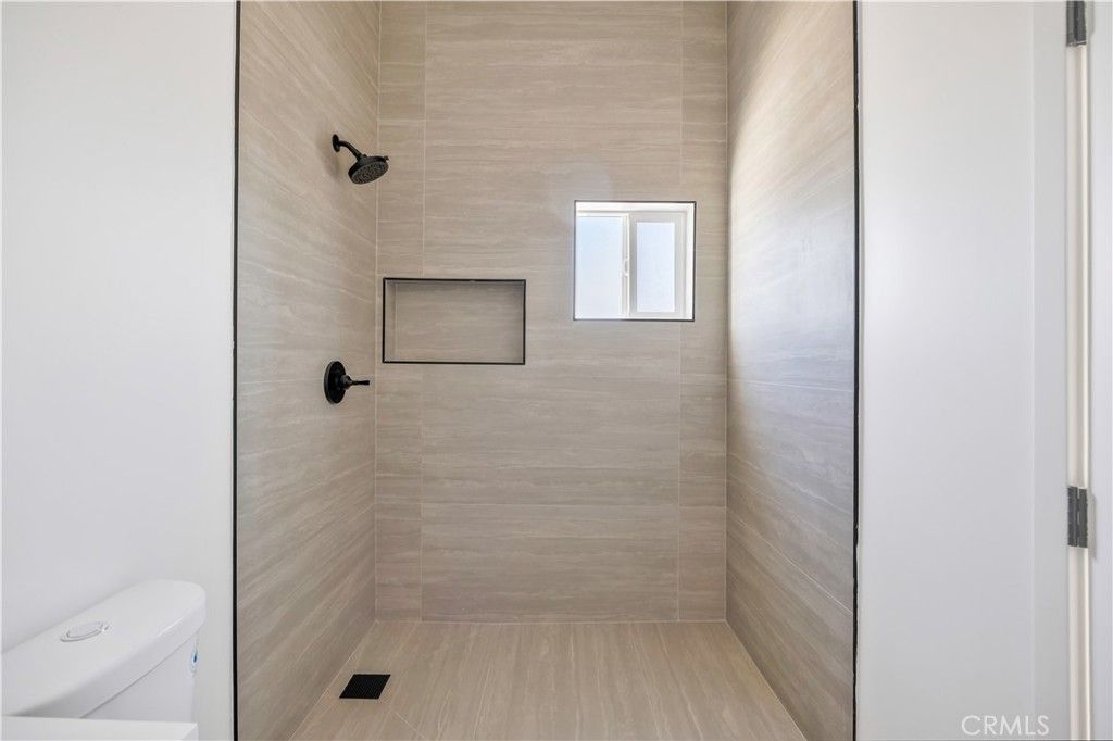 Image 27 of property listing at 10905 Dalerose Avenue, Inglewood, CA 90304