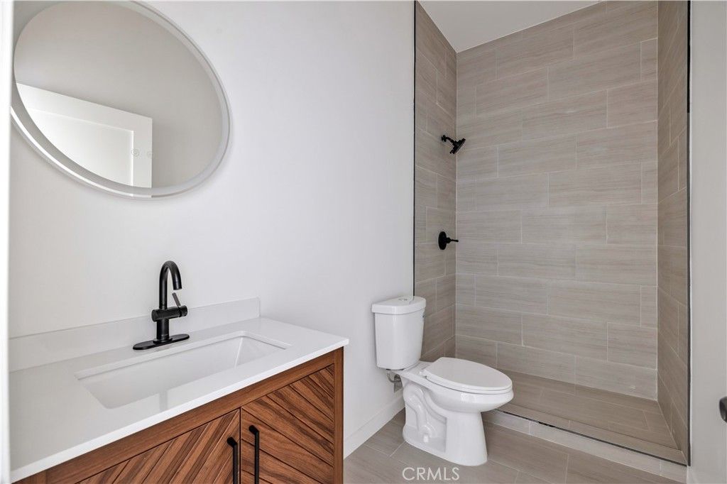 Image 29 of property listing at 10905 Dalerose Avenue, Inglewood, CA 90304