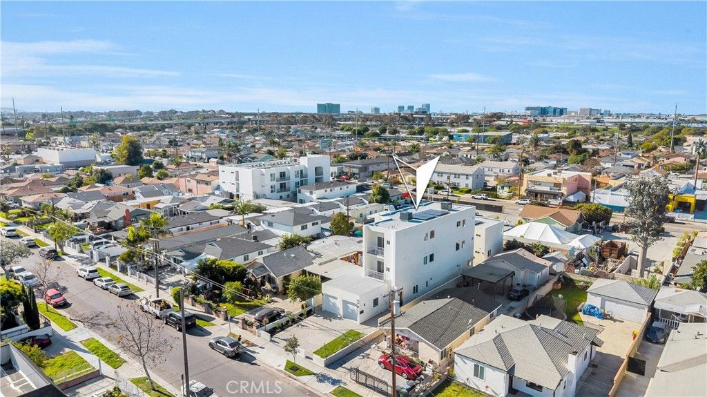 Image 3 of property listing at 10905 Dalerose Avenue, Inglewood, CA 90304