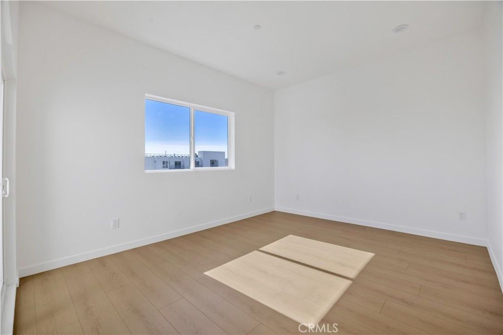 Image 30 of property listing at 10905 Dalerose Avenue, Inglewood, CA 90304