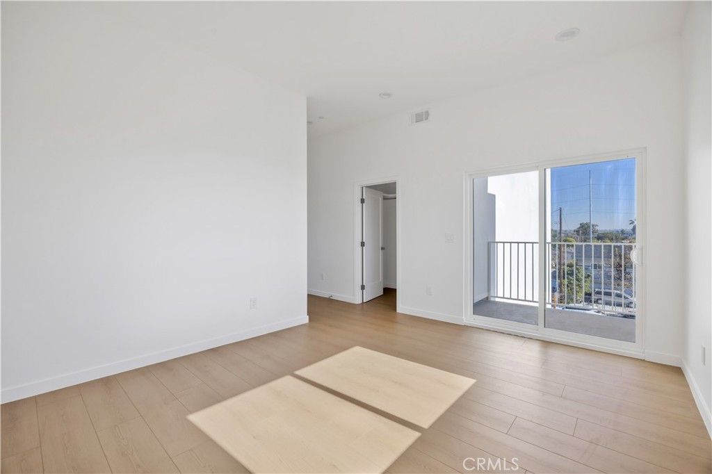 Image 31 of property listing at 10905 Dalerose Avenue, Inglewood, CA 90304