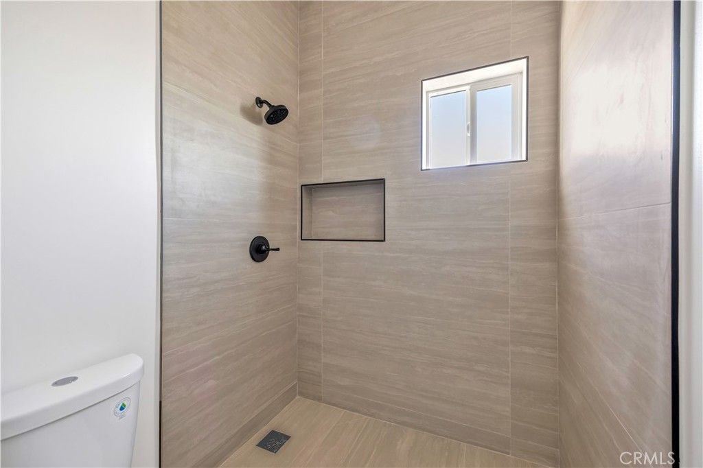 Image 34 of property listing at 10905 Dalerose Avenue, Inglewood, CA 90304
