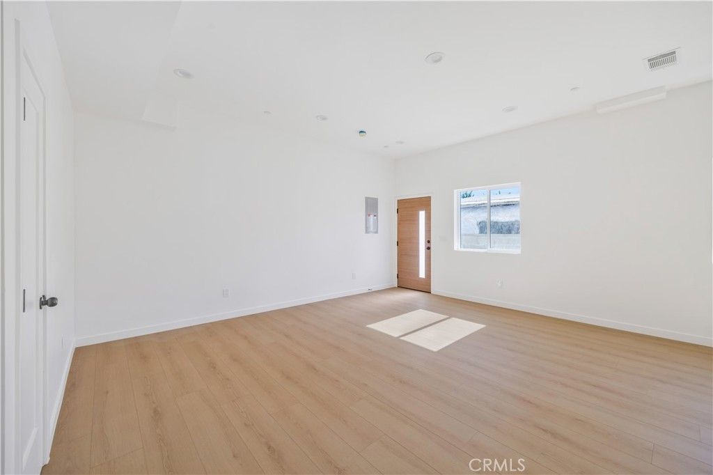 Image 36 of property listing at 10905 Dalerose Avenue, Inglewood, CA 90304