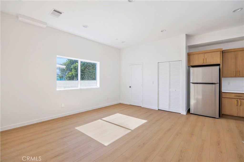 Image 37 of property listing at 10905 Dalerose Avenue, Inglewood, CA 90304