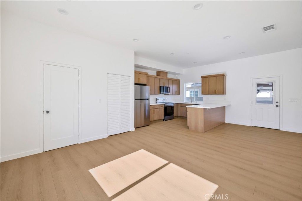 Image 38 of property listing at 10905 Dalerose Avenue, Inglewood, CA 90304