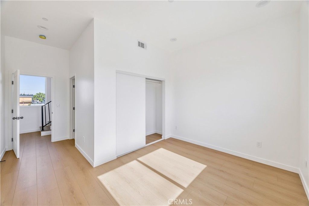 Image 45 of property listing at 10905 Dalerose Avenue, Inglewood, CA 90304