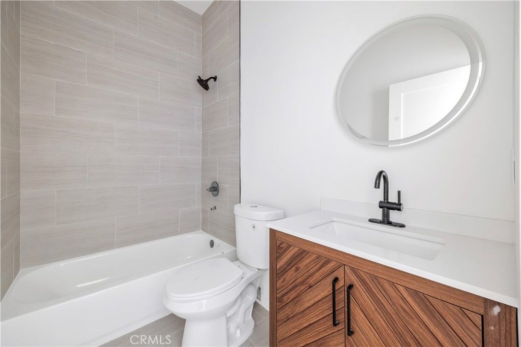 Image 46 of property listing at 10905 Dalerose Avenue, Inglewood, CA 90304